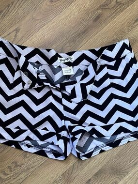 Black & White Chevron Women’s Shorts